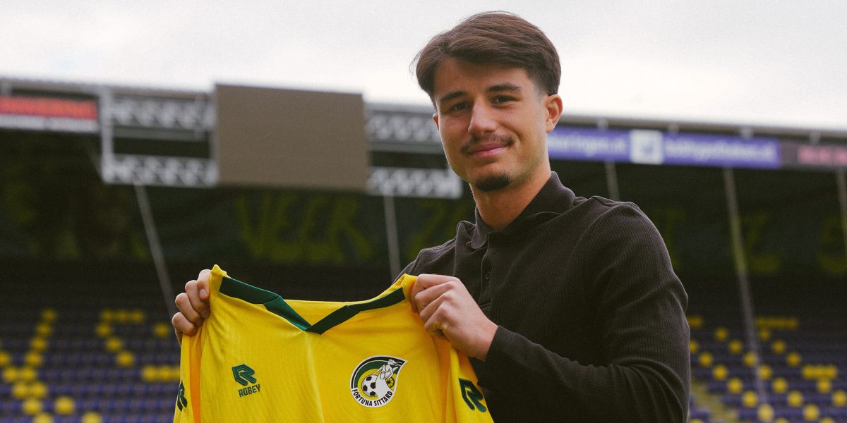 Jeugdspelers Yilmaz en Stockbrink tekenen contract
