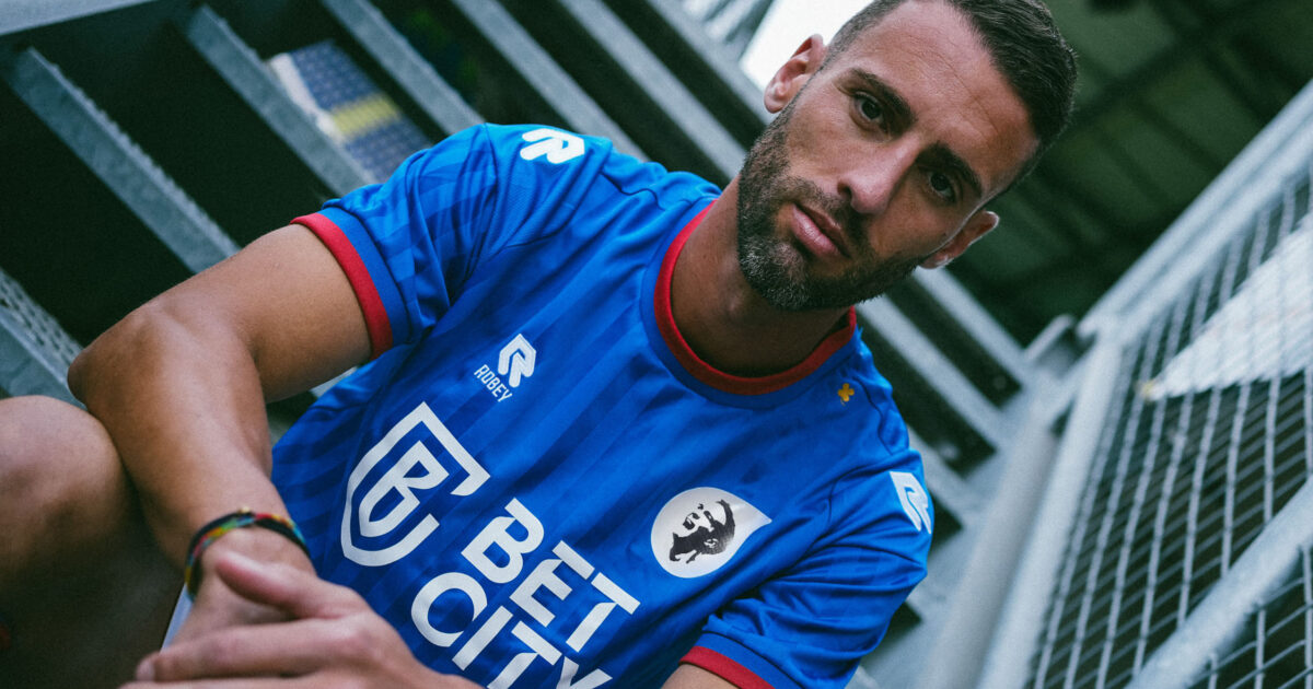 FORTUNA EERT FERNANDO RICKSEN MET SPECIAAL TENUE | Fortunasittard.nl